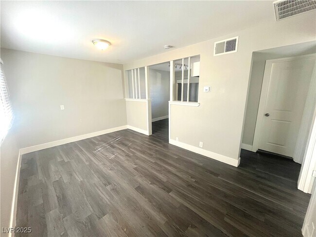 Photo - 221 S 10th St