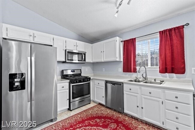 Photo - 2419 Country Orchard St