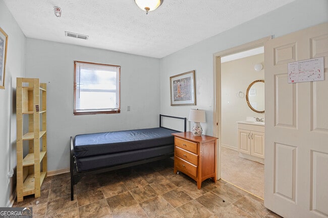 Photo - 492 Pine Rd