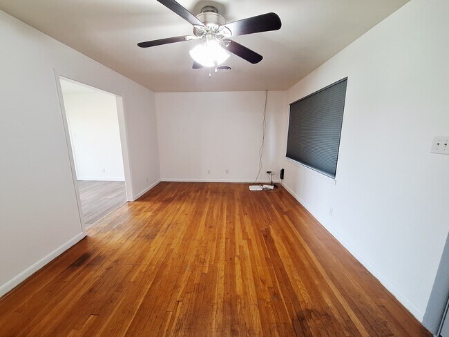 Photo - 907 Jefferis Ave