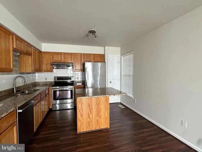 108 Steven Ln
