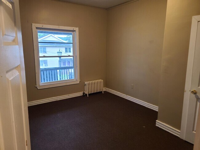 Large Bedrooms - 425 Taylor Ave Unit 425