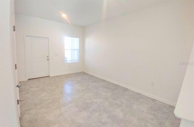 Photo - 2572 Skyline Lp