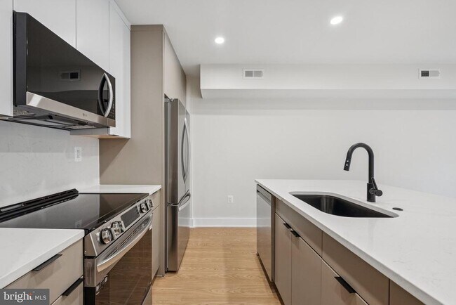 Photo - 2134 Wisconsin Ave NW Unit 4