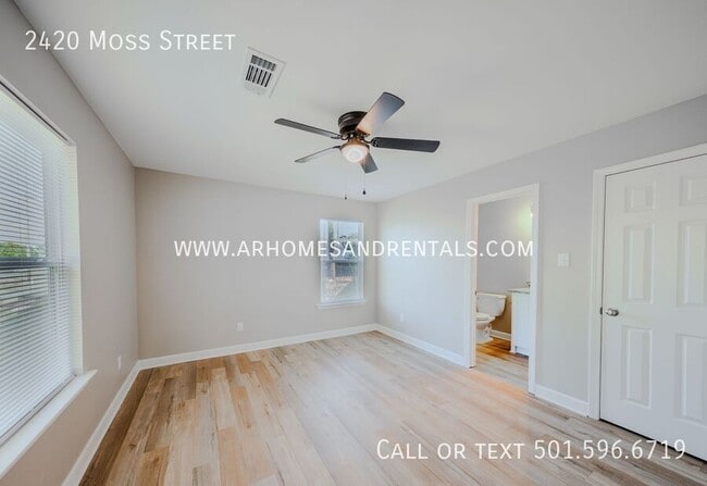 Photo - 2420 Moss St