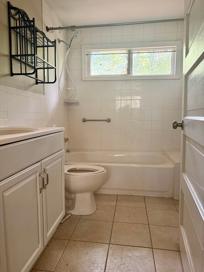 Photo - 319 NE 13th Terrace