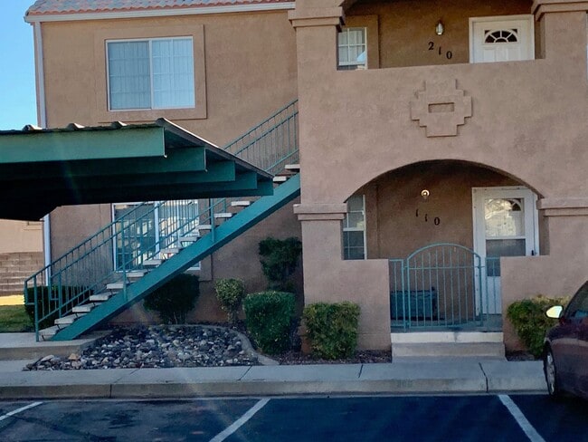 Building Photo - Affordable 2-BR Condo is Centrally Located