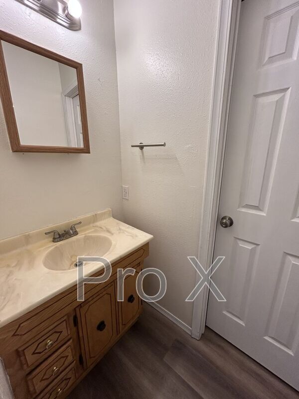 Photo - 106 W Hudson