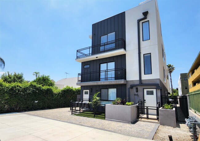 Photo - 543 N Kingsley Dr Townhome
