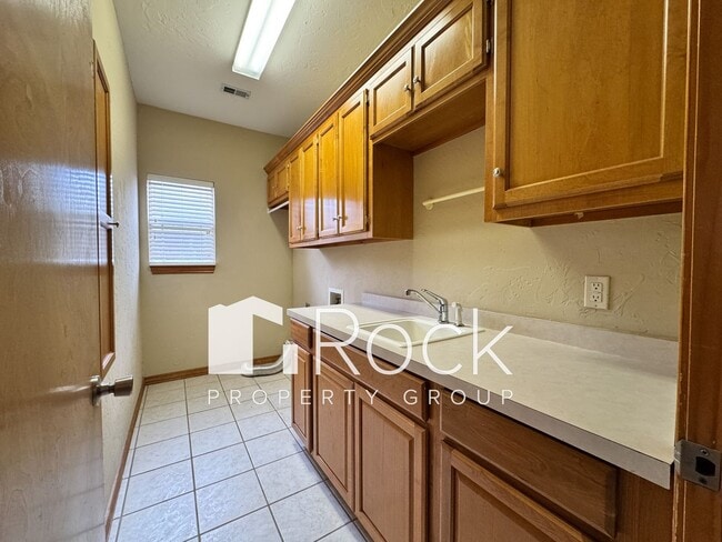 Photo - Charming 3-Bed 3-Bath Home with Tornado Sh...