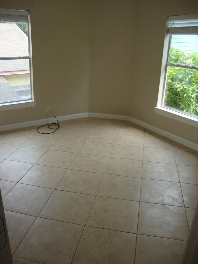 Photo - 3816 Gano St Unit B