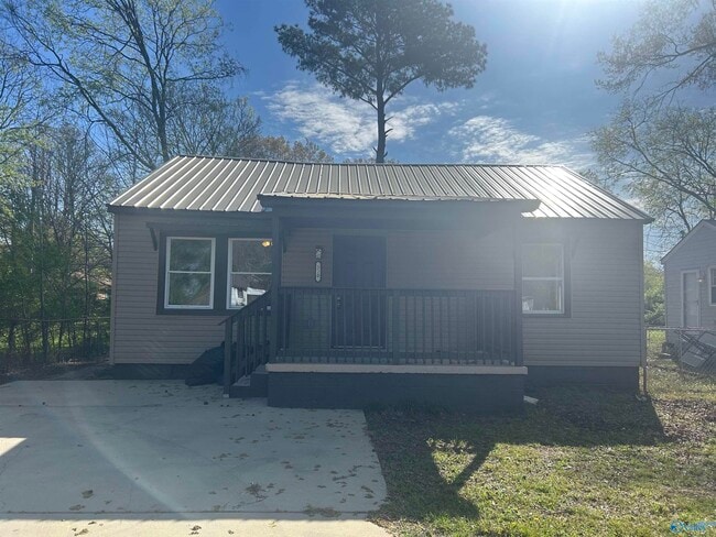 Building Photo - 220 8th Ave NW