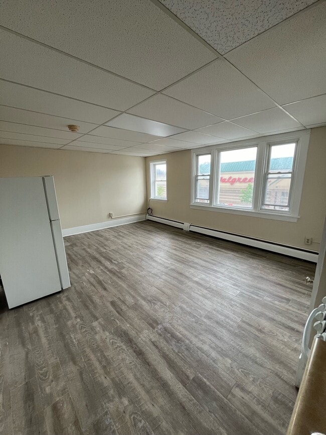 Building Photo - 1551 Hertel Ave Unit 8 Rental