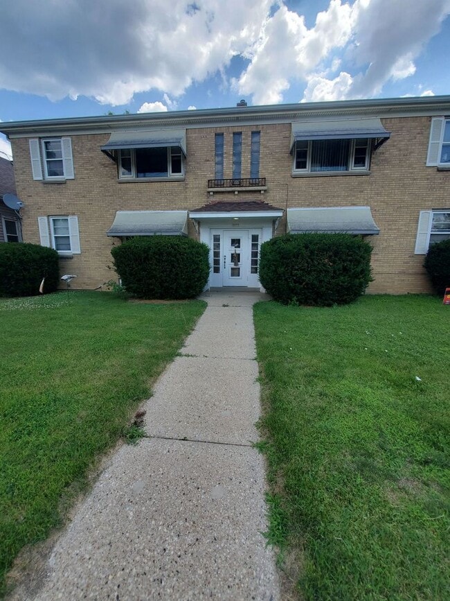 Photo - 4030 S Kinnickinnic Ave Apartment Unit 2