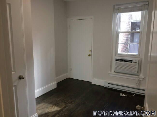 Photo - 52 Clearway St Unit 8