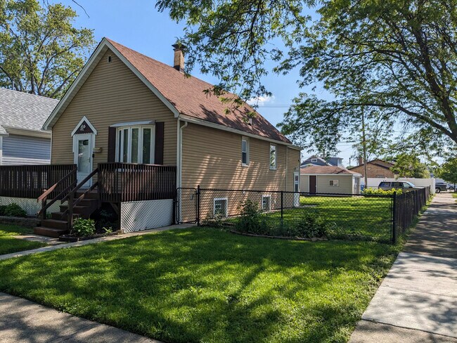 11225 S Sawyer Ave