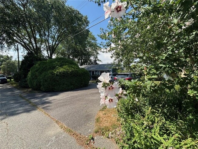 Photo - 6 Hickory Ave