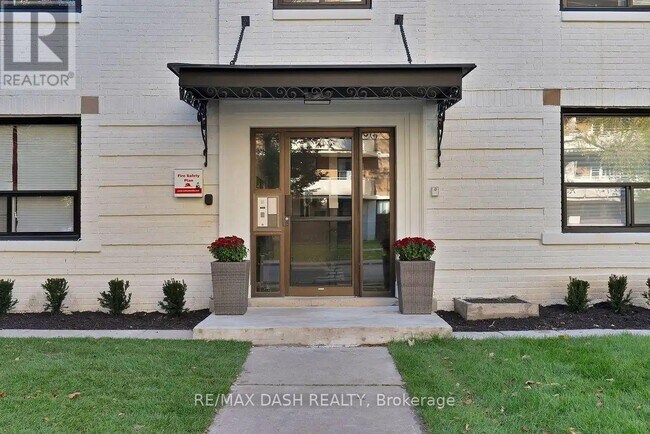 Photo - 50 Raglan Ave Unit 5
