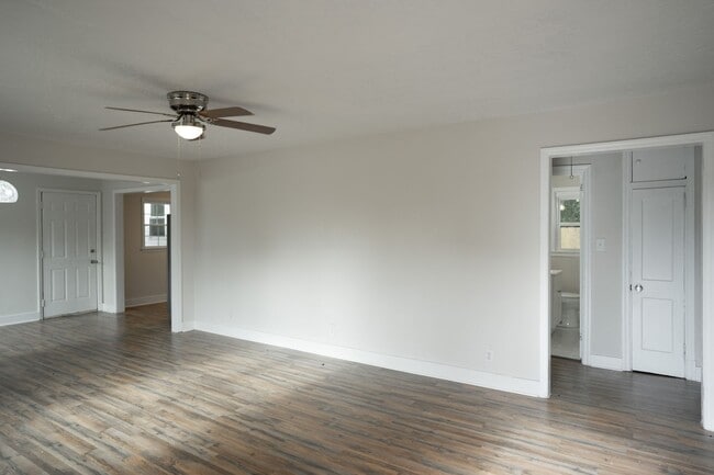 Photo - 2001 Hiram Rd