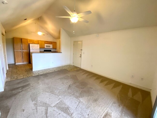 Photo - 833 Harts Cove Way