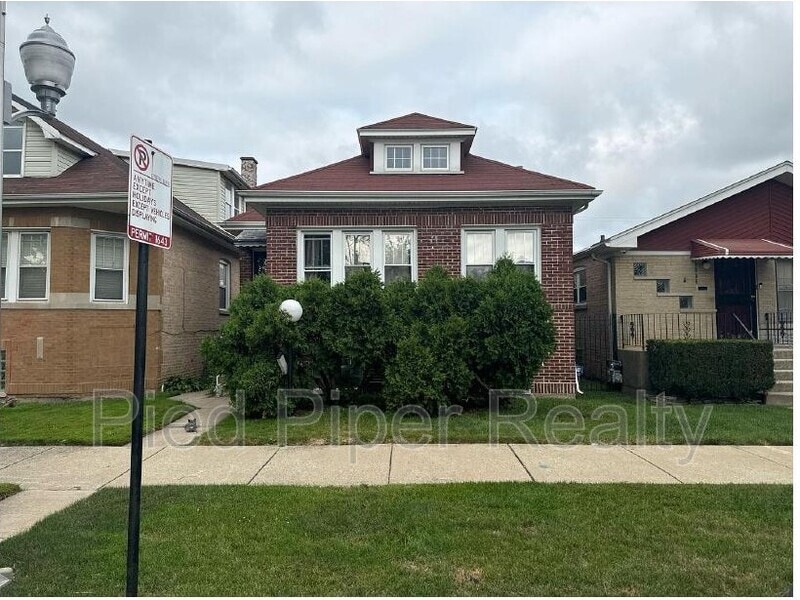 Photo - 7936 S La Salle St