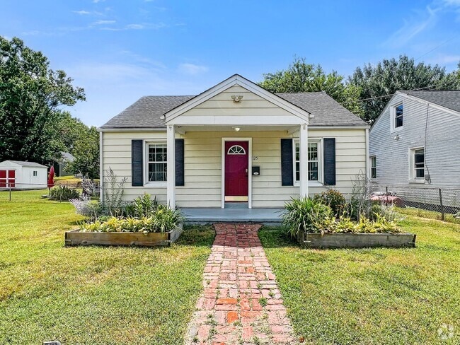 Building Photo - Charming 3 Bed, 2 Bath Home Minutes From B...