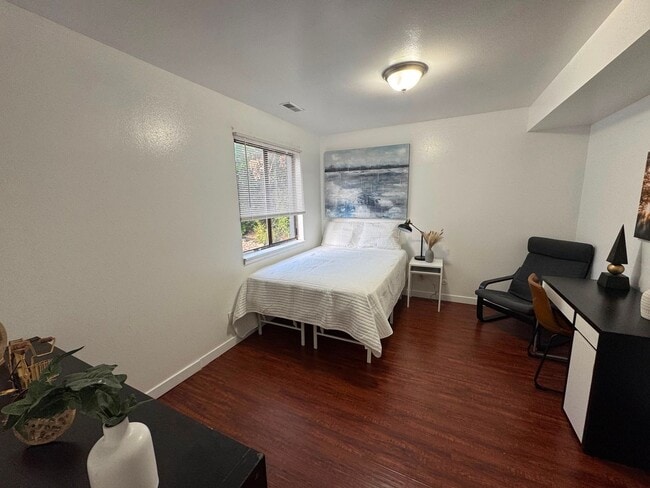 Photo - Spacious Private Furnished Room Downtown Salt Lake Amazing location Unit 8 - 8B