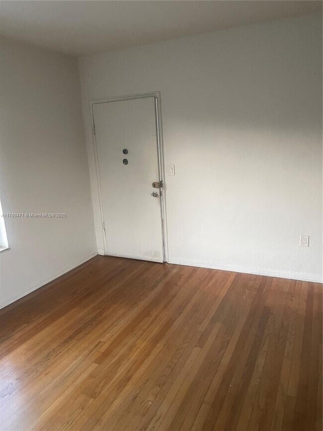 Photo - 1000 Biarritz Dr Unit 3