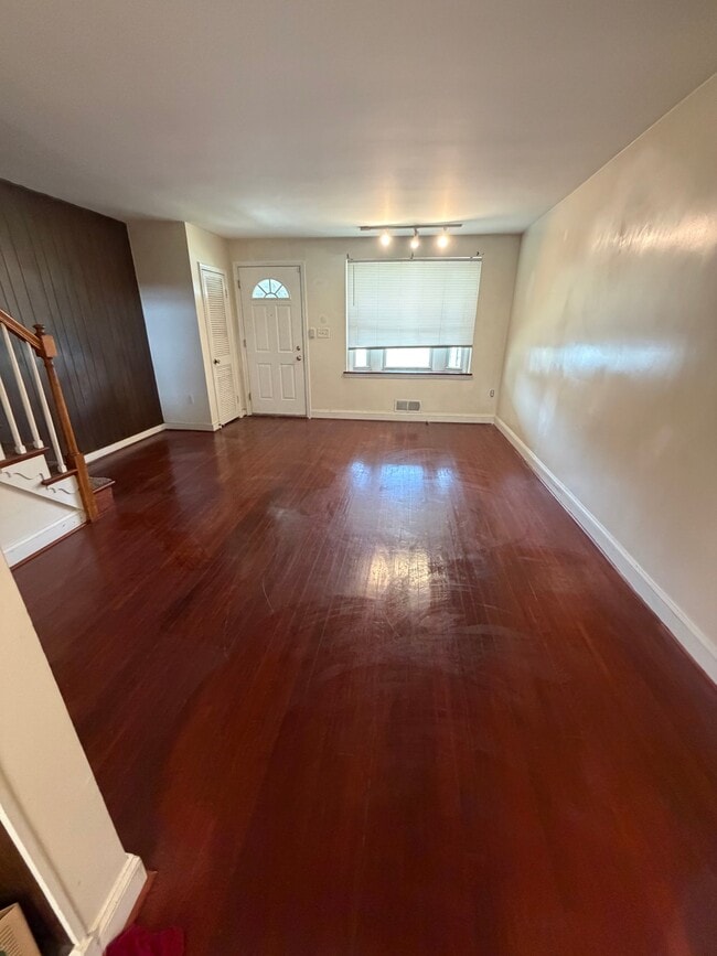 Photo - 7926 Kavanagh Rd
