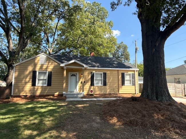 Building Photo - 817 Everett Pl
