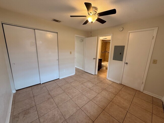 Photo - 605 92nd Ave N