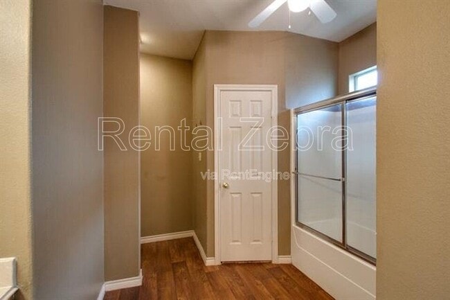 Photo - 1804 Alanbrooke Dr