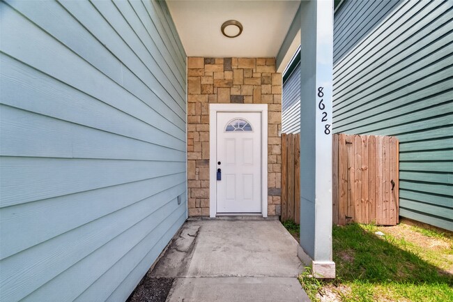 Photo - 8628 Scott St