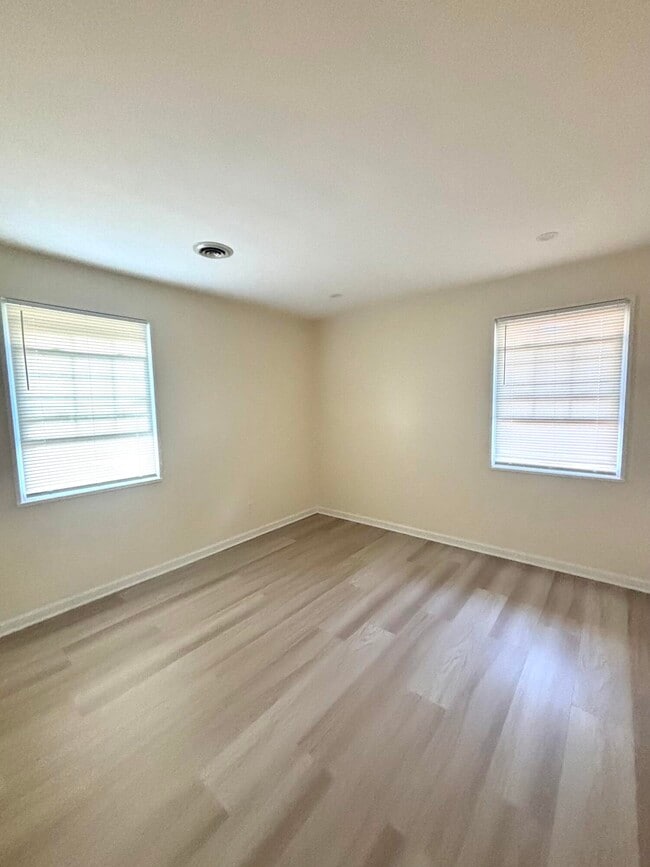 Photo - 1228 Alfred St NE