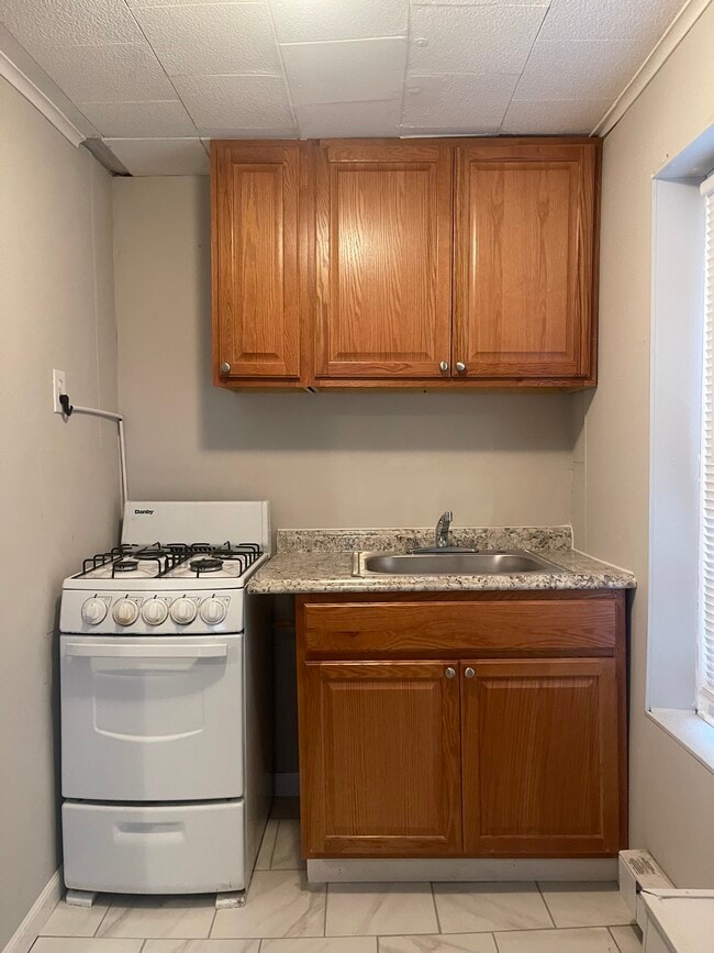 Building Photo - 740 2nd St Unit 3FRONT