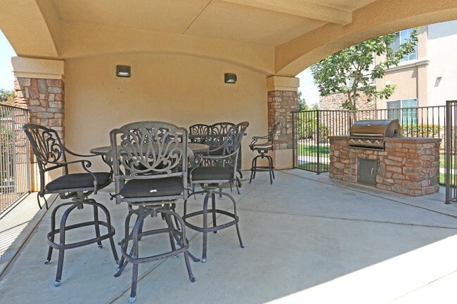 Valley Oak Apartments