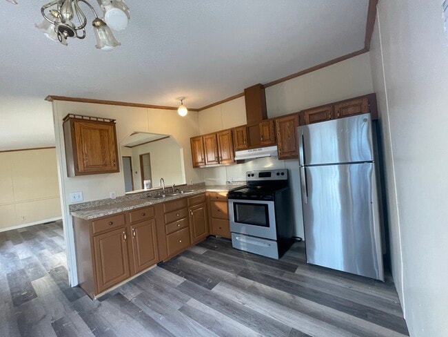 Photo - 1350 Pami St