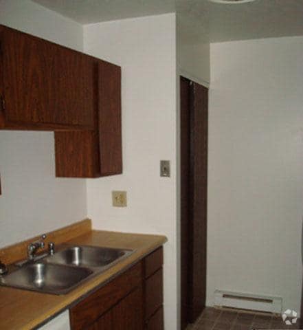 Kitchen - White Oak Square Apartments