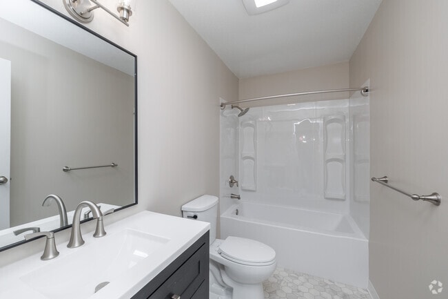 2BR, 1.5BA - 1,088SF - Bathroom