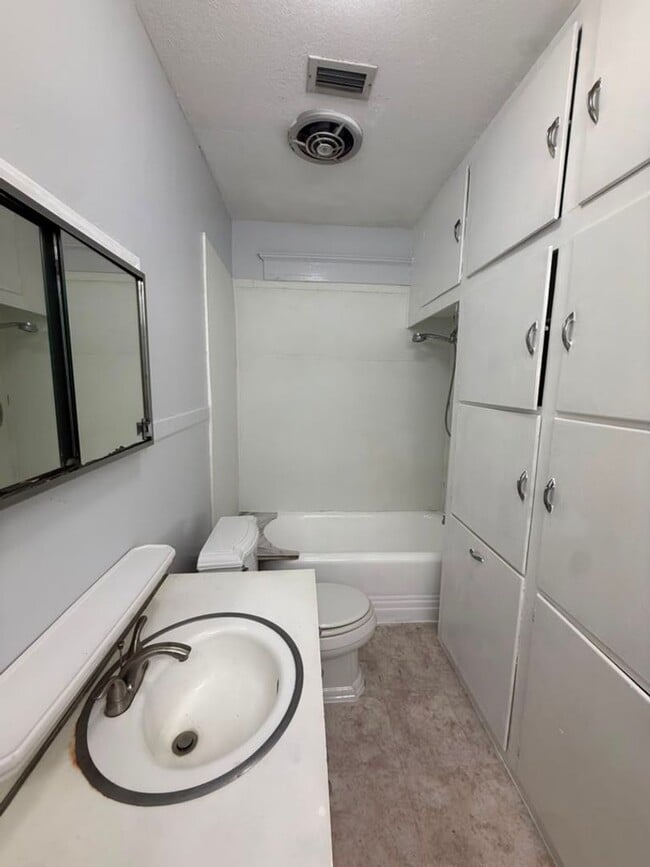 Photo - 110 W 32nd St