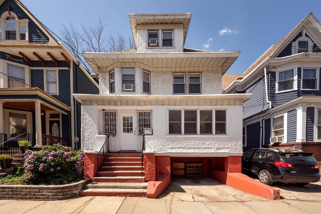 Building Photo - 163 Jewett Ave