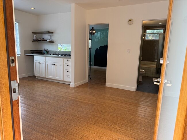 Photo - 531 Vernon Ave Unit 1.1