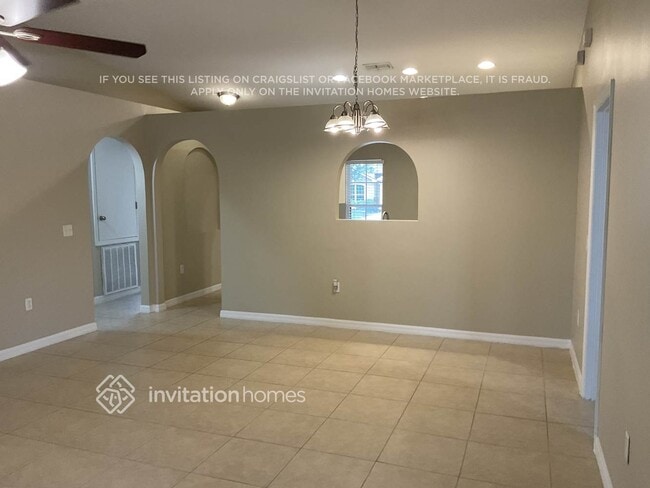 Photo - 3215 Burdock Ave