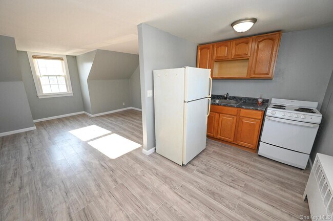 Photo - 1174 Russell St Unit Second Floor