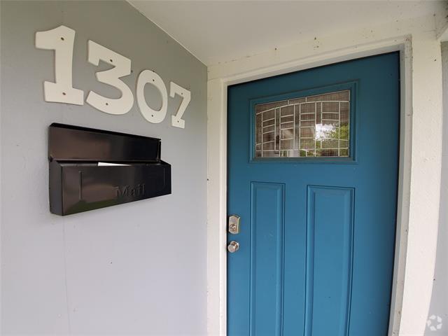 Building Photo - 1307 Broadway St Rental