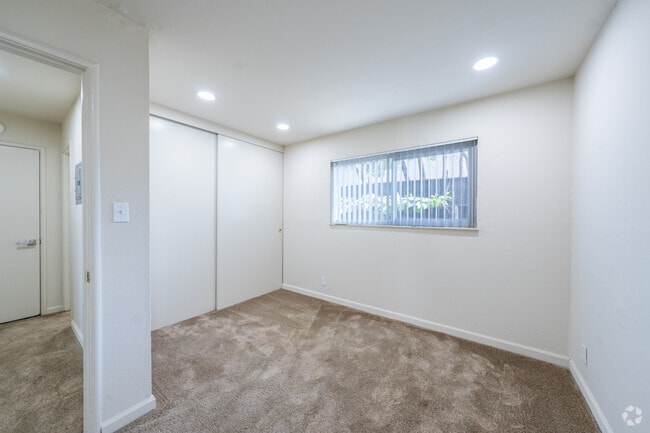 1BD, 1BA - 550SF - Bedroom