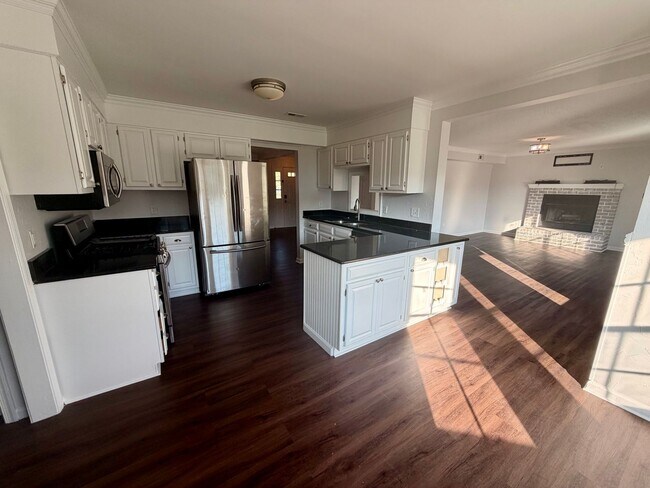 Photo - 848 Daimler Dr