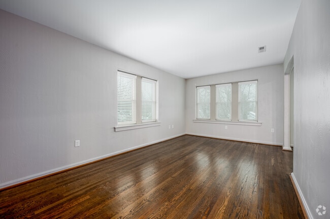 1BR, 1BA - 560SF - Living Room - Helen Louise Apartments LP