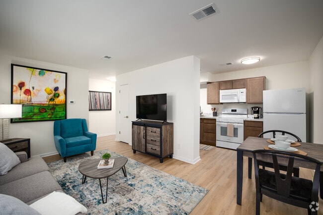1BR, 1BA - 658SF - Living/Dining