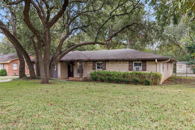 Photo - 8806 Fox Hollow Dr